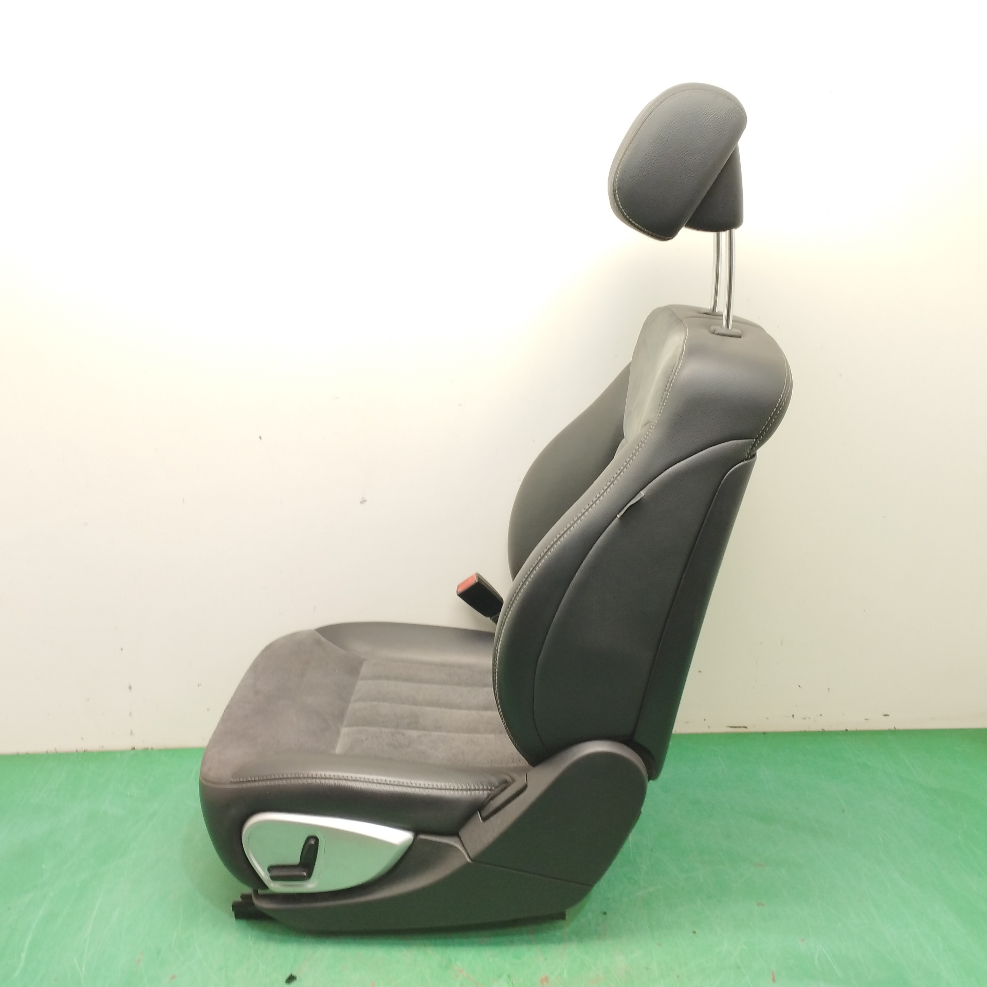 ASIENTO DELANTERO IZQUIERDO