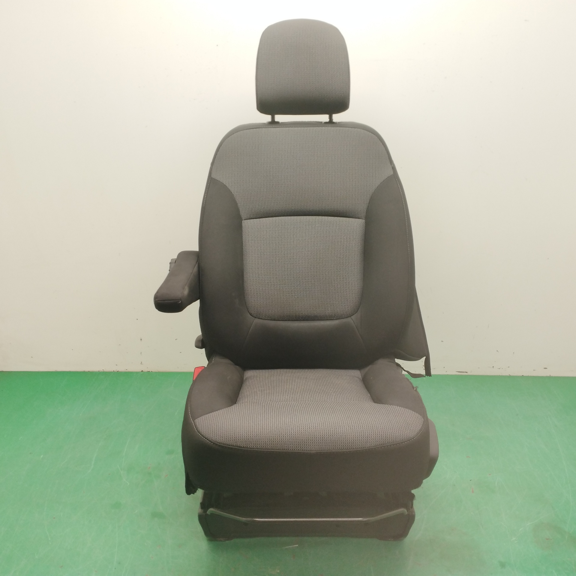 ASIENTO DELANTERO IZQUIERDO