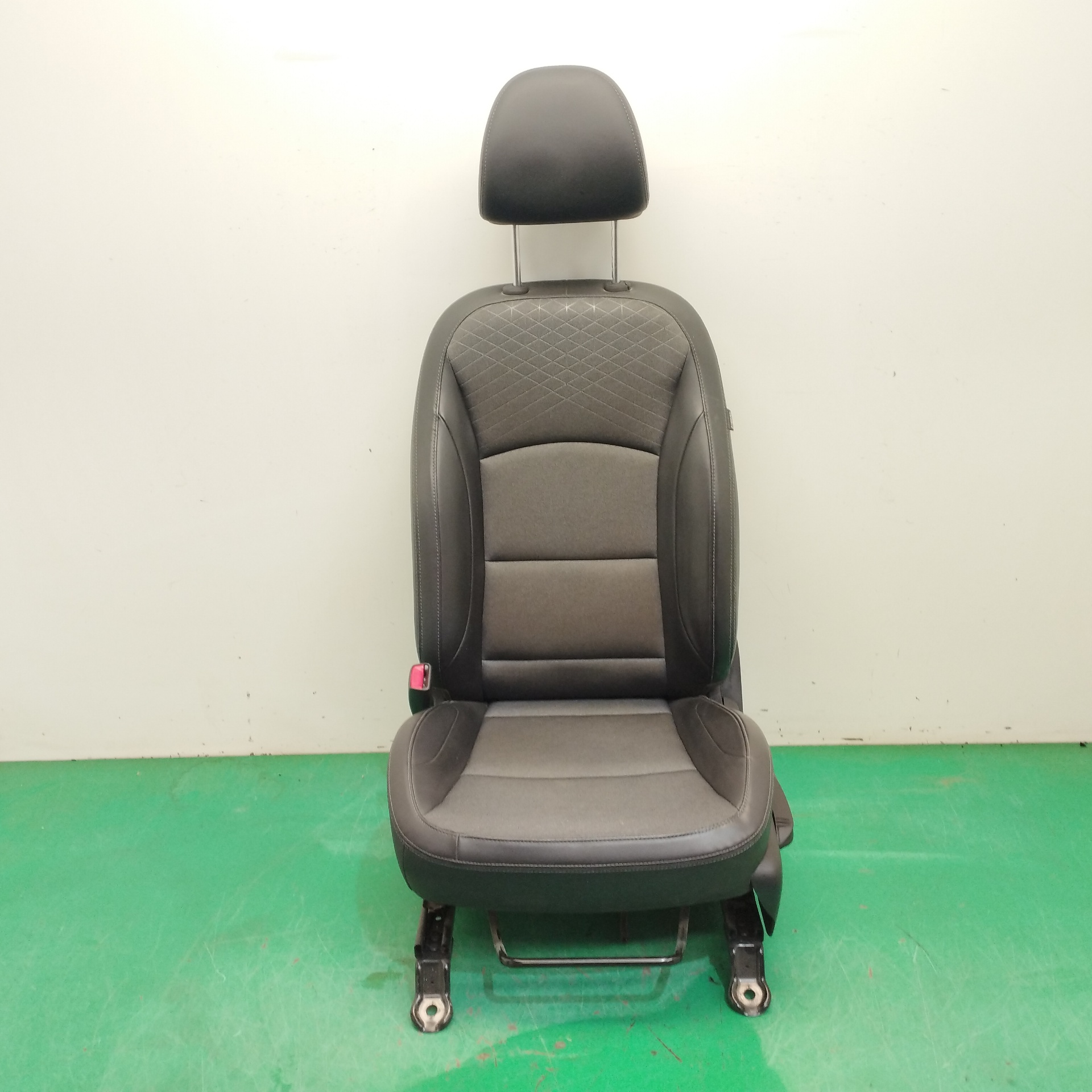 ASIENTO DELANTERO IZQUIERDO