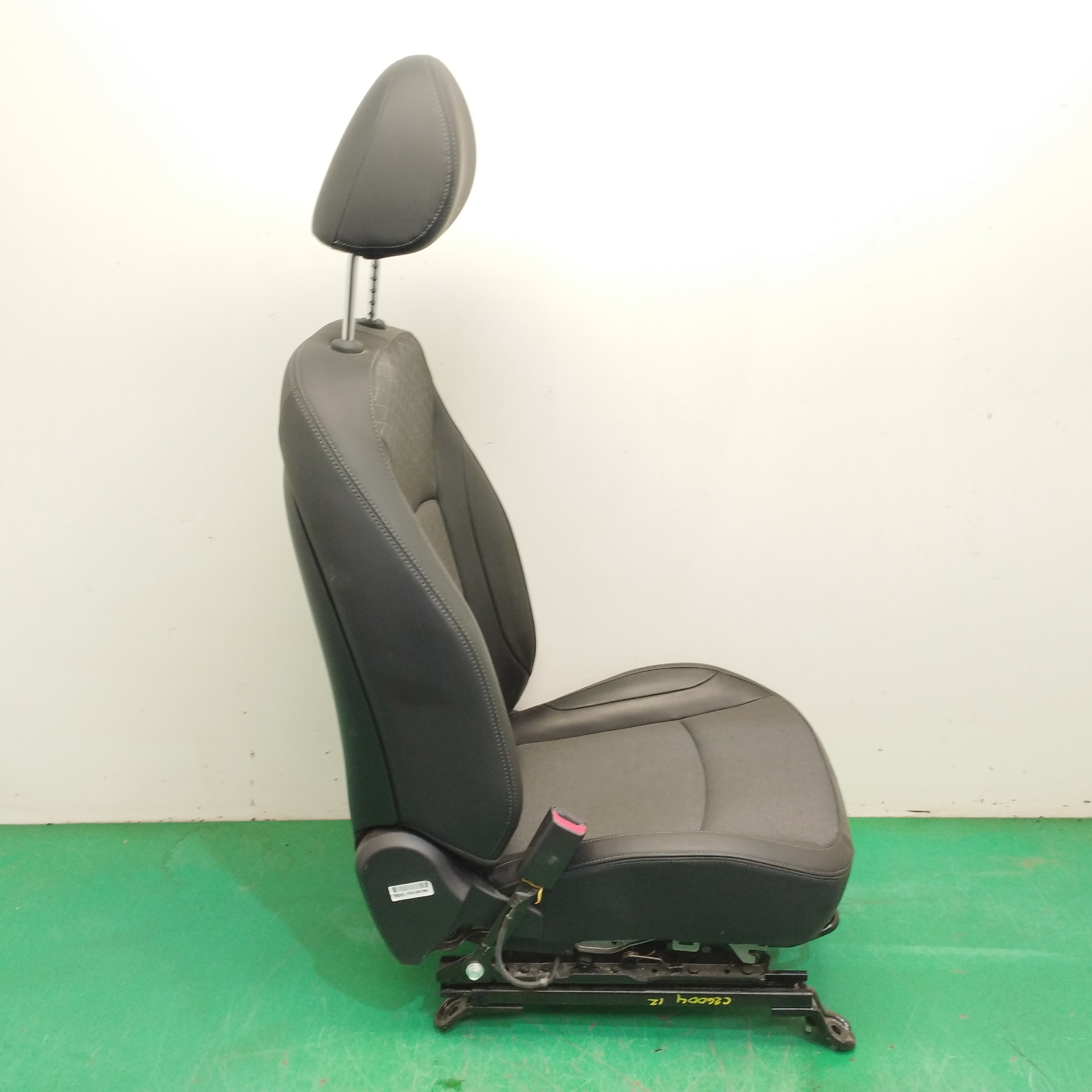 ASIENTO DELANTERO IZQUIERDO