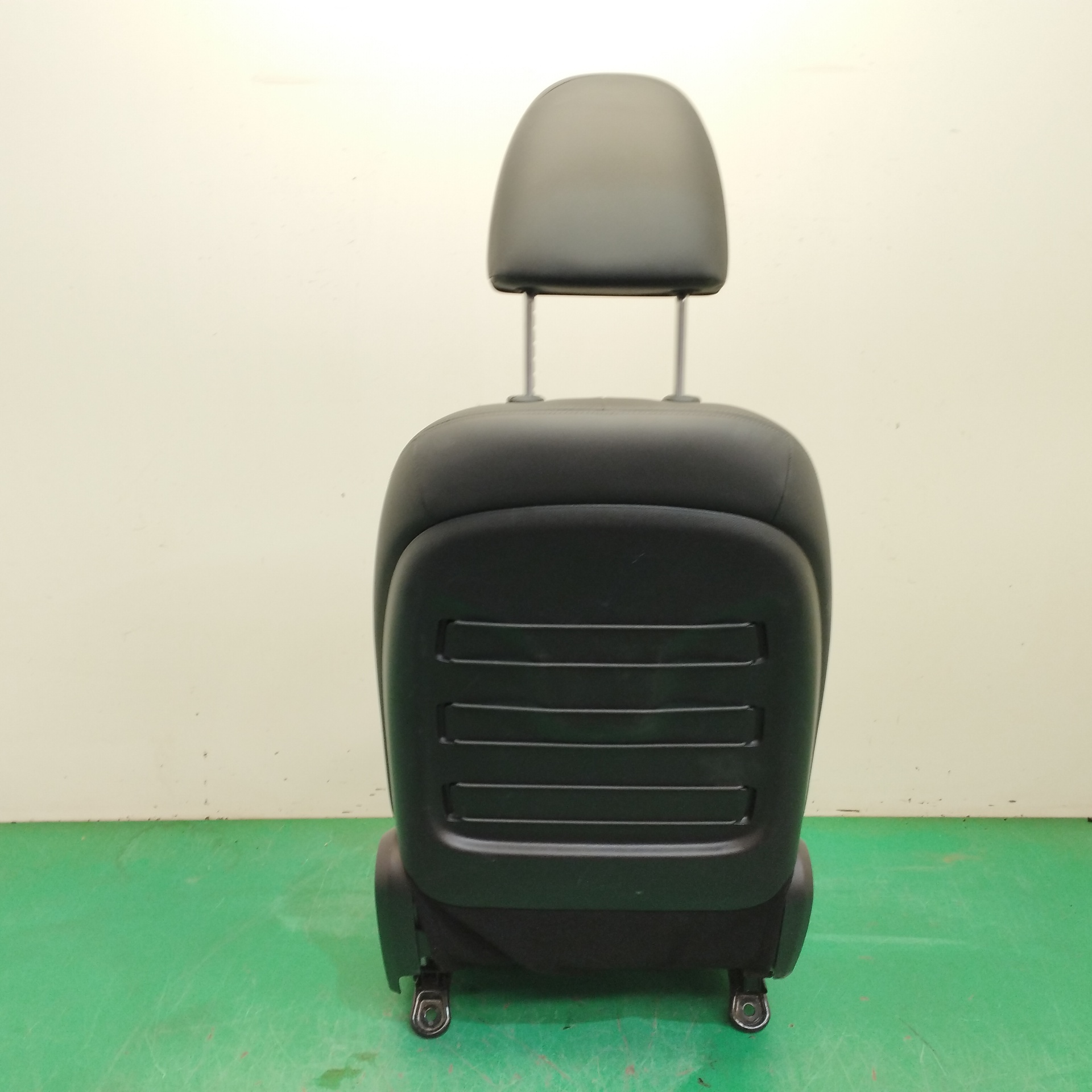 ASIENTO DELANTERO IZQUIERDO