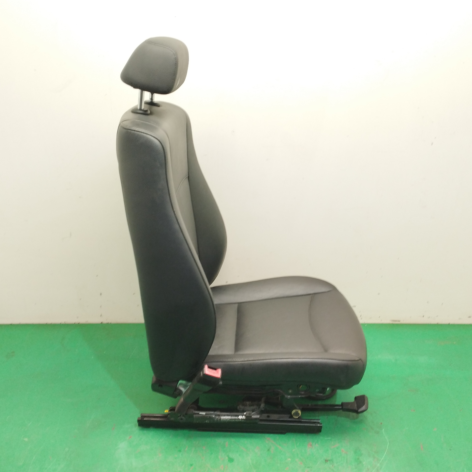 ASIENTO DELANTERO IZQUIERDO