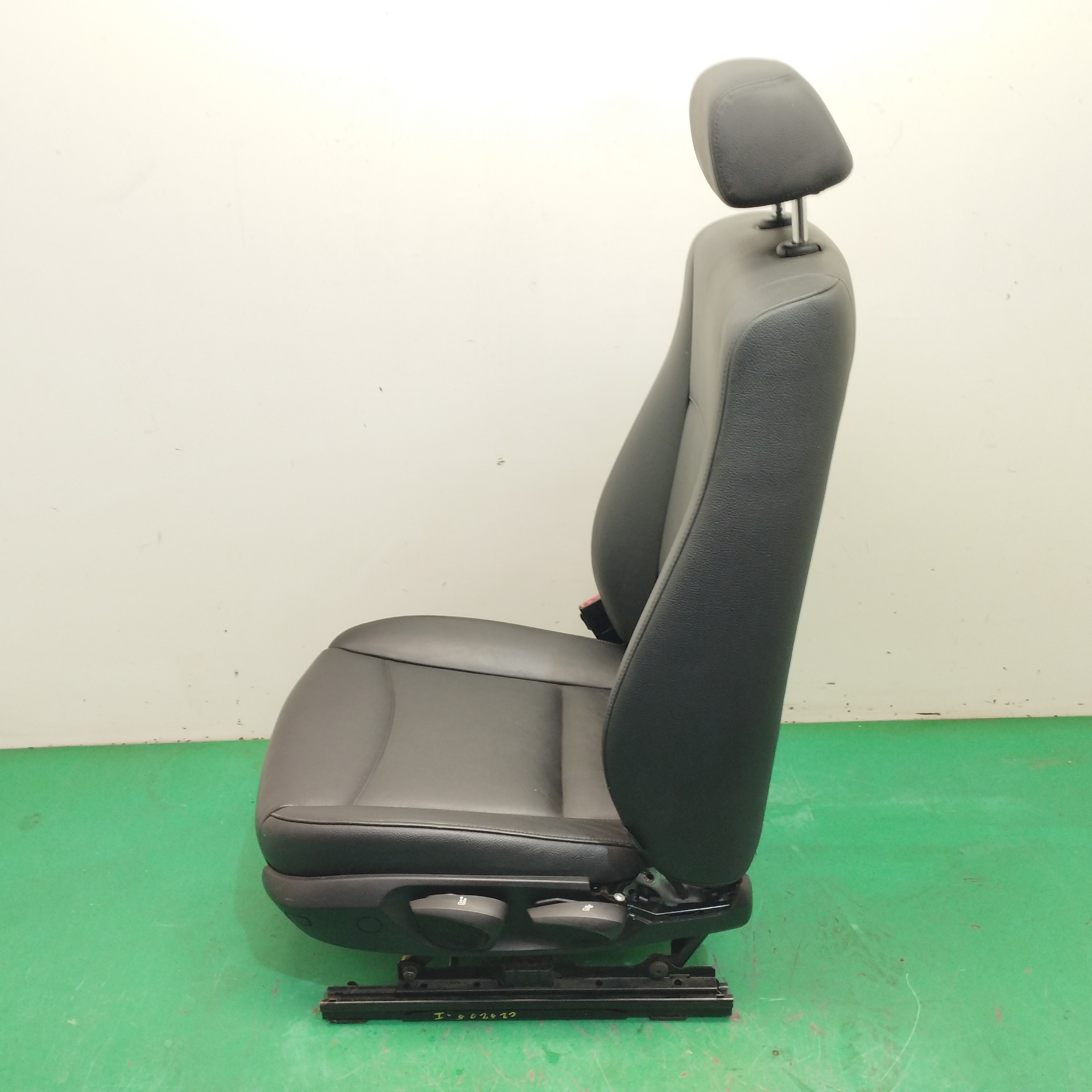 ASIENTO DELANTERO IZQUIERDO