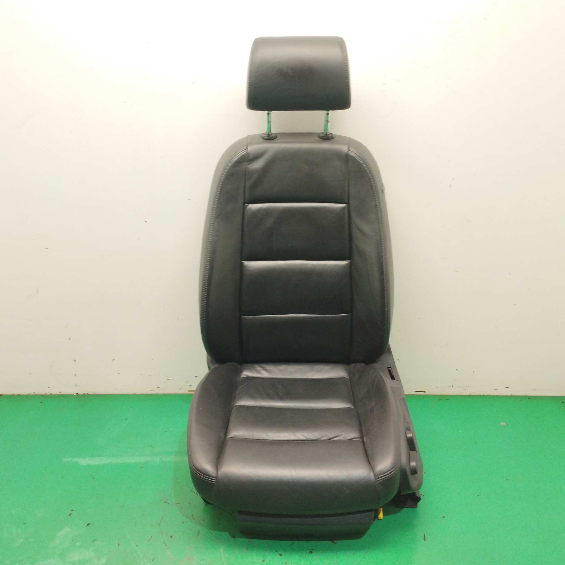 ASIENTO DELANTERO IZQUIERDO