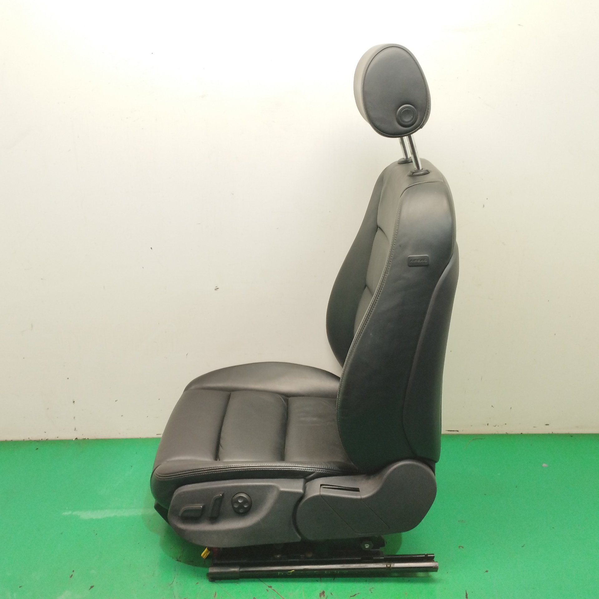 ASIENTO DELANTERO IZQUIERDO