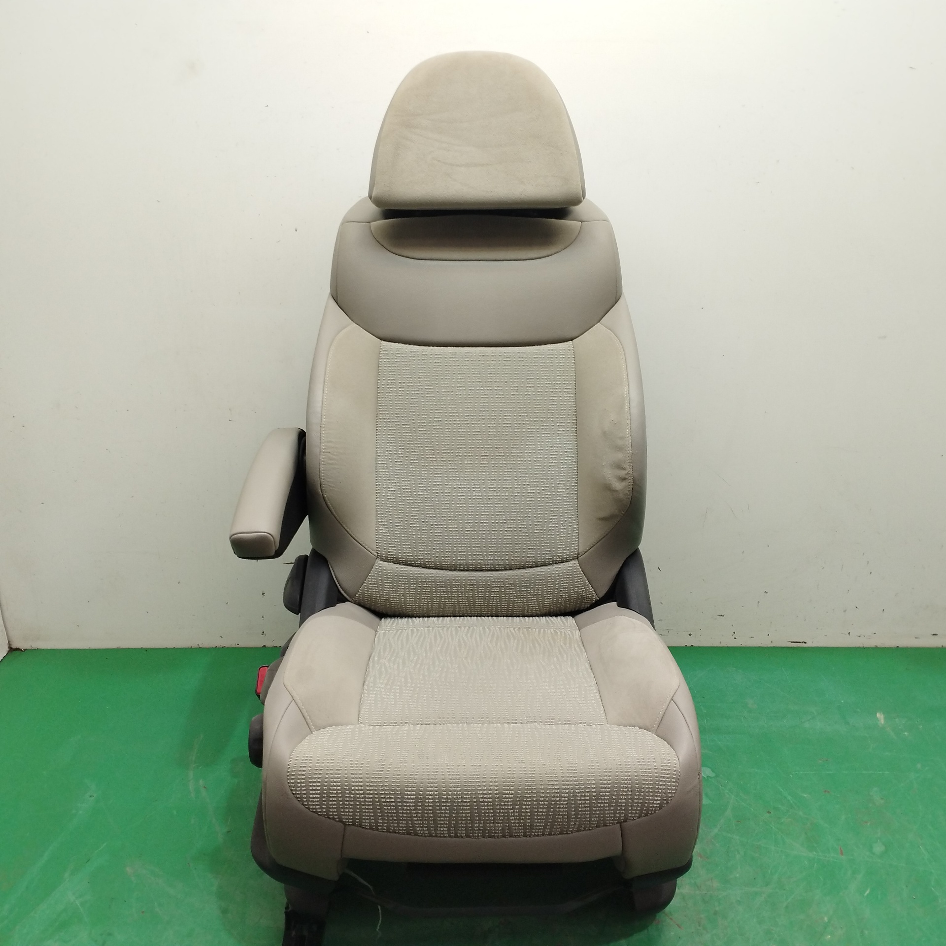 # ASIENTO AUTO SIMPLE