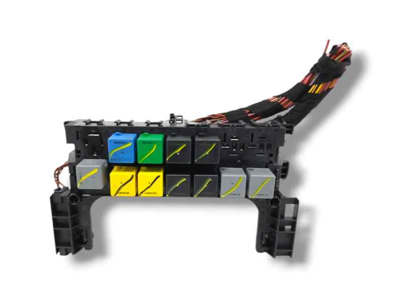 CAJA RELES / FUSIBLES