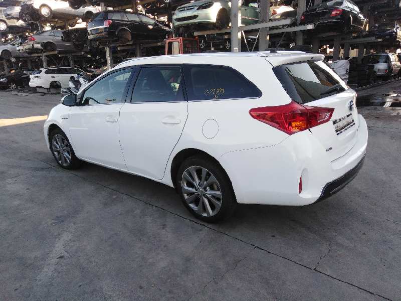 TOYOTA AURIS TOURING SPORTS (E18) 2013