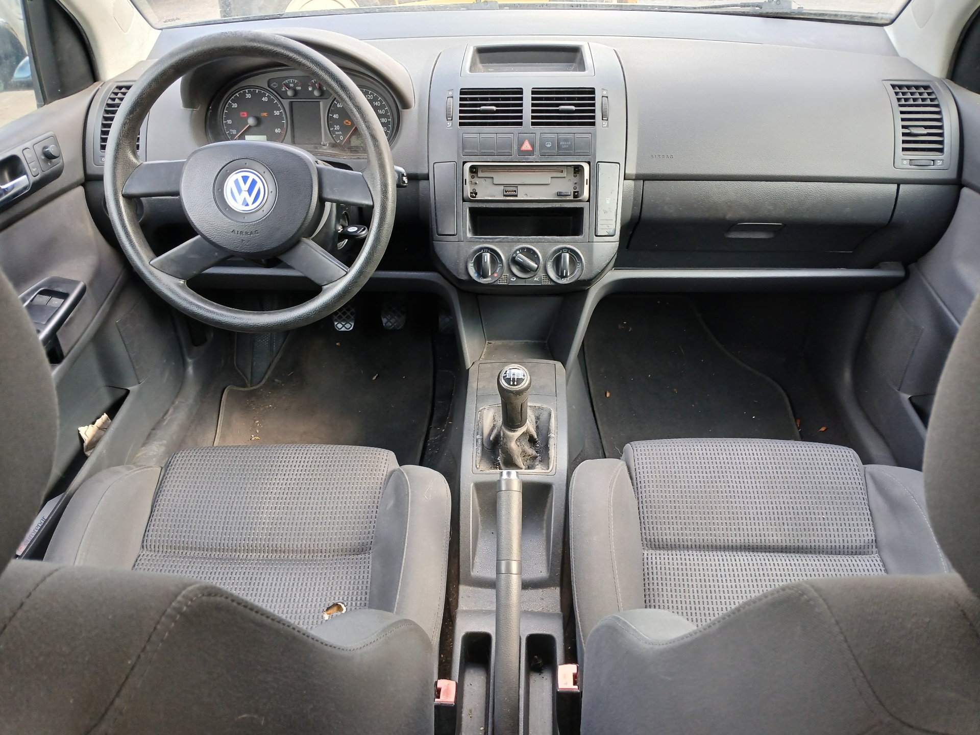 VOLKSWAGEN POLO (9N1) 2001